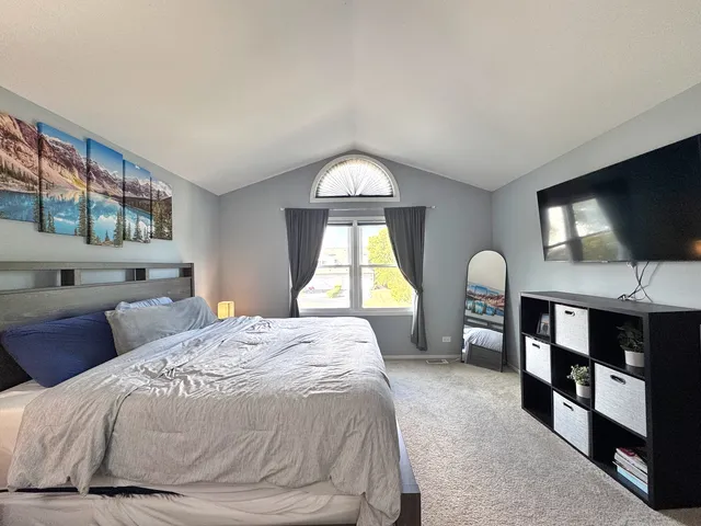 $365,000 | 730 Hamilton Court, Schaumburg, IL 60107