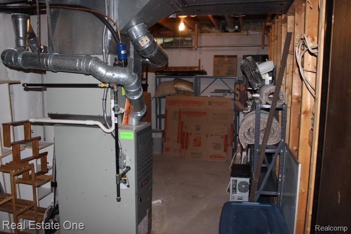 1981 Pondview Court, Unit 81 Rochester, MI 48309 - Photo 27 of 28 1981 029.jpg