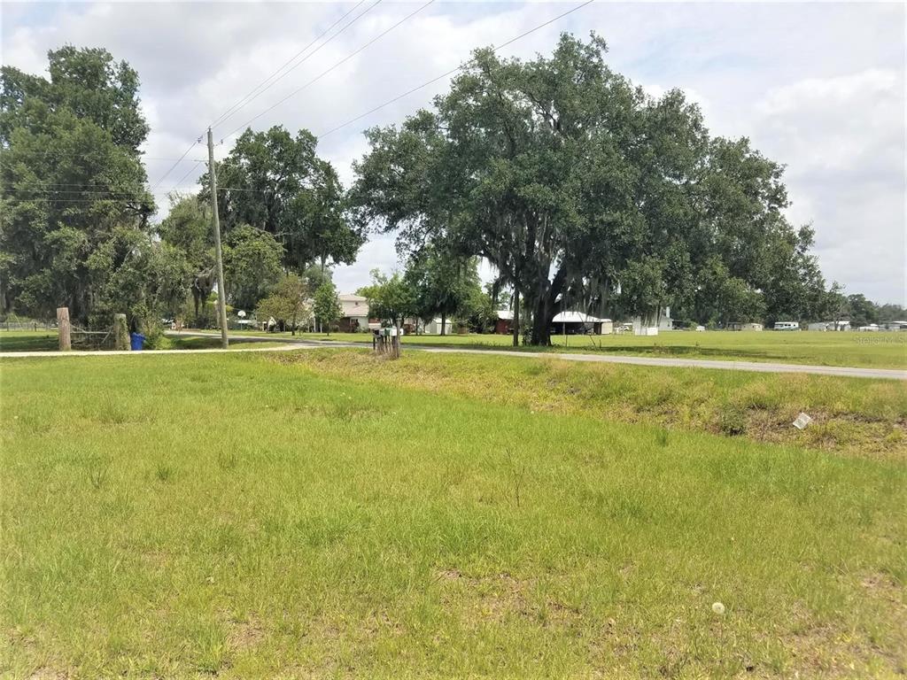 3609 East Keysville Road Lithia, FL 33547 - Photo 1 of 1 Looking at Driveway and Keysville Road