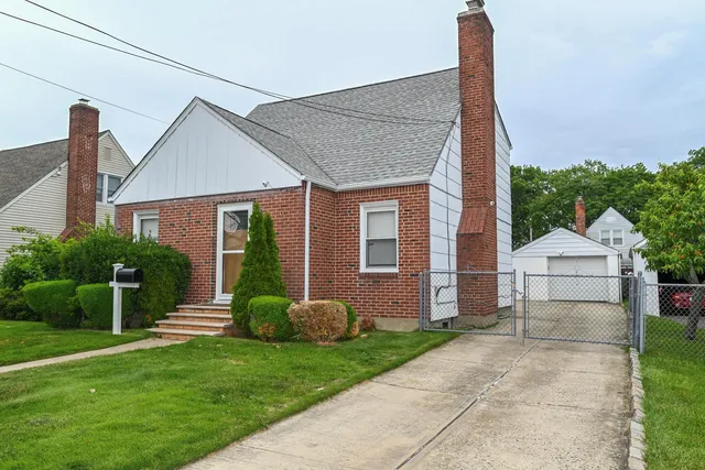 $849,000 | 85-23 264th Street | Floral Park