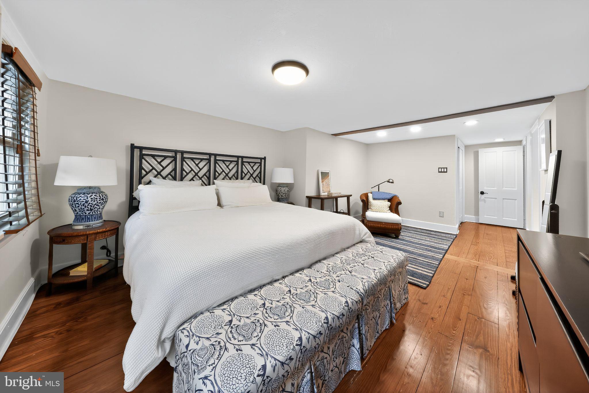 10 Rockford Road Wilmington, DE 19806 - Photo 19 of 30 a bed room with a bed and a lamp