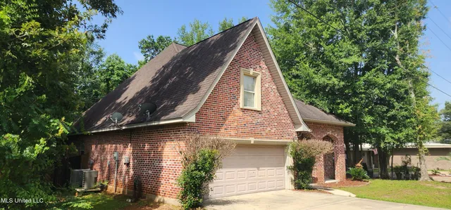 $315,000 | 682 Hilo Way, Diamondhead, MS 39525