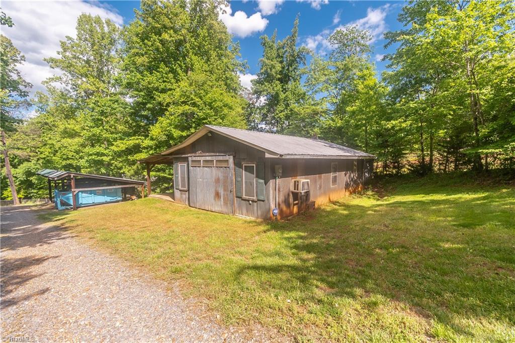 609 John Scott Road Pinnacle, NC 27043 - Photo 3 of 20
