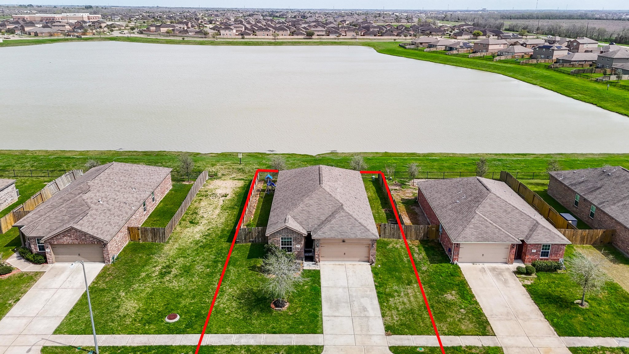 9803 Garnet Grove Drive Rosharon, TX 77583 - Photo 5 of 34