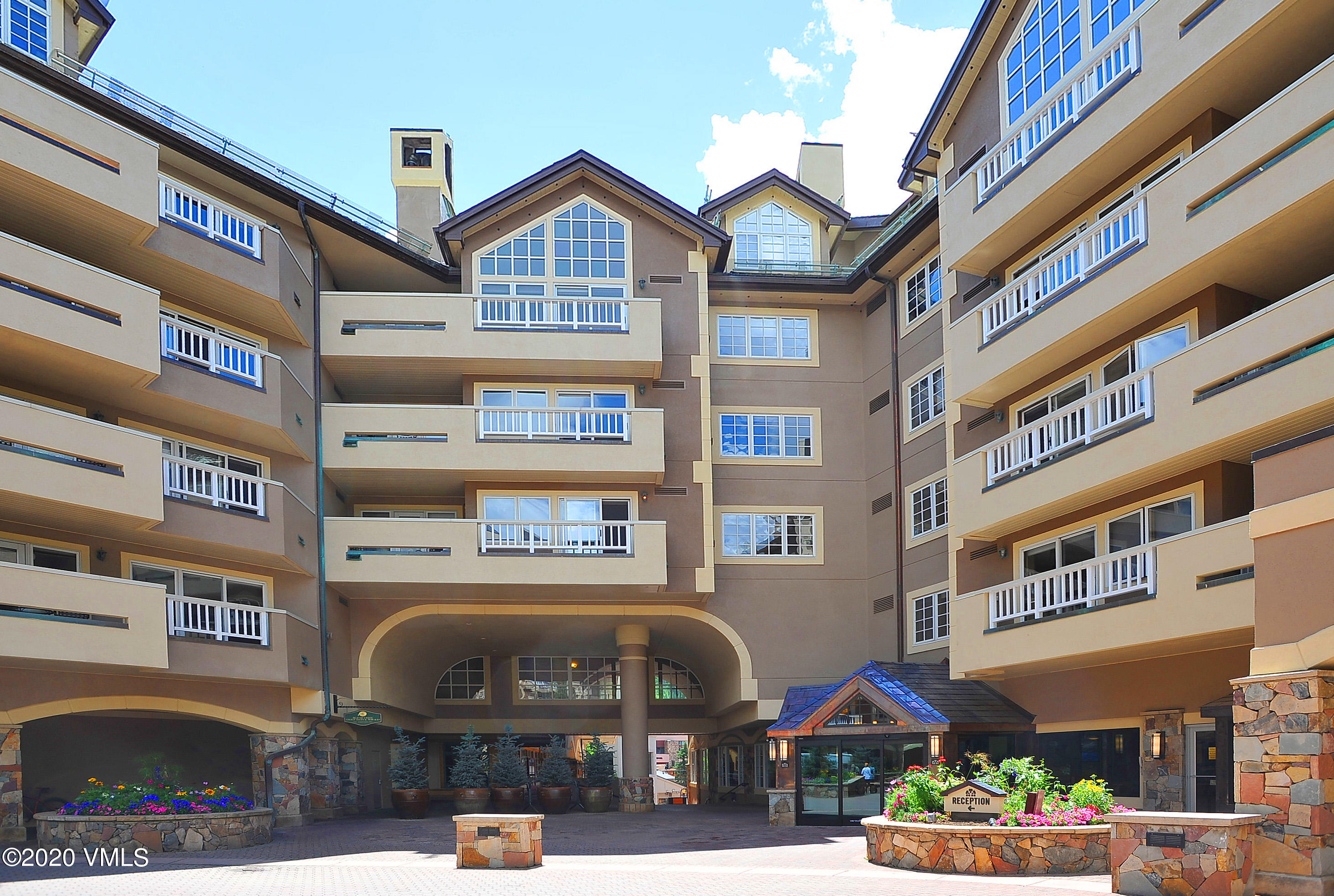 210 Offerson Road, Unit 115 WEEK 38 Beaver Creek, CO 81620 - Photo 18 of 37 a front view of a multi story building