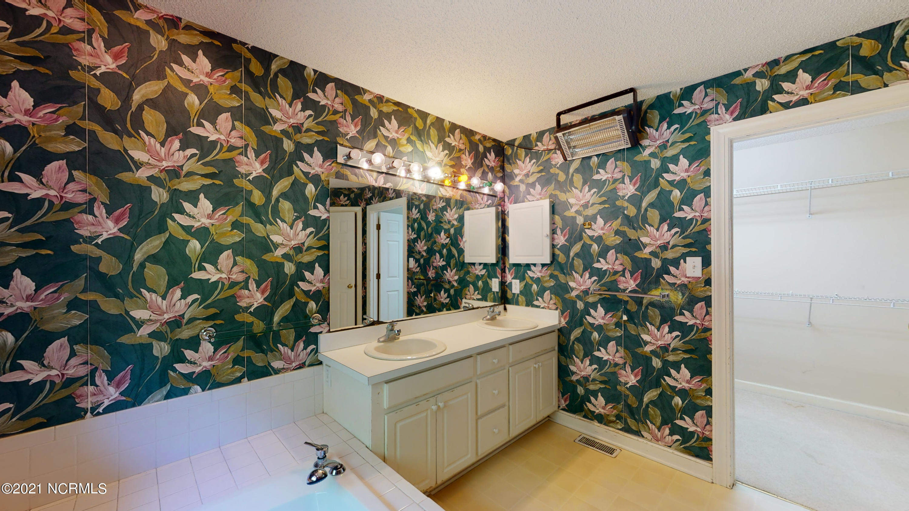 204 Culpeper Road New Bern, NC 28562 - Photo 29 of 47 master bath