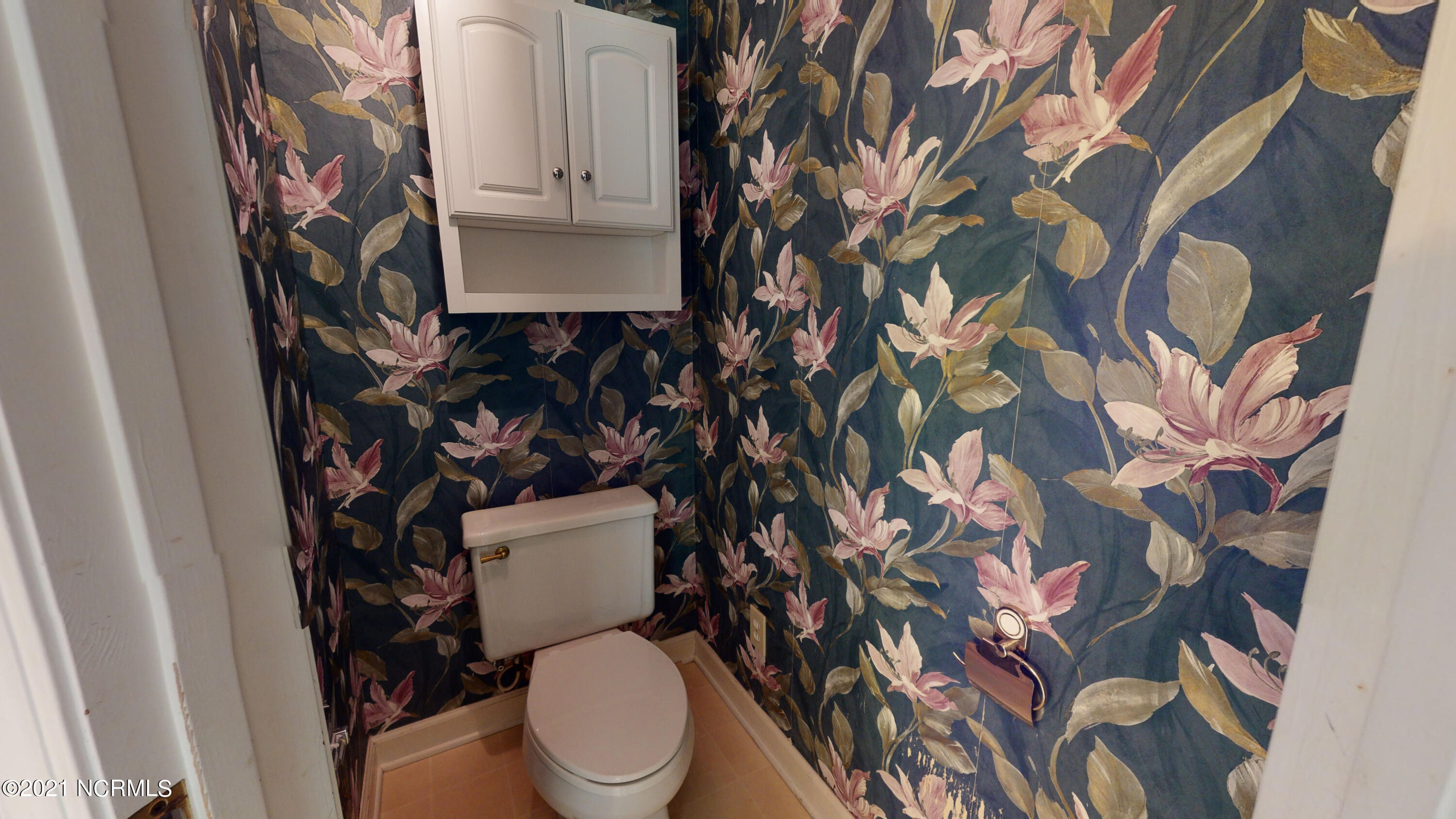 204 Culpeper Road New Bern, NC 28562 - Photo 30 of 47 master water closet