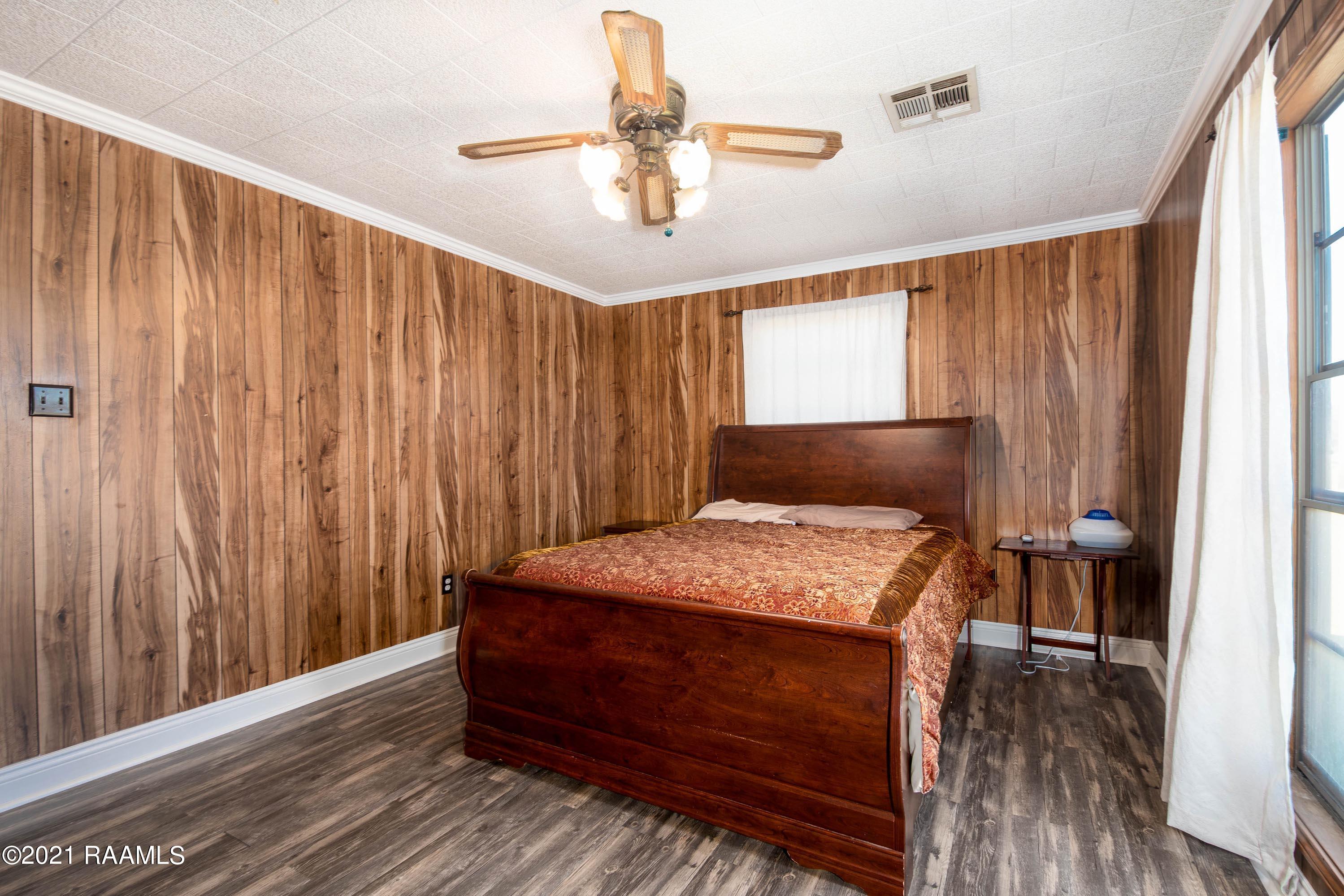 5512 Smith Road New Iberia, LA 70560 - Photo 12 of 14 12_Master Bedroom-1