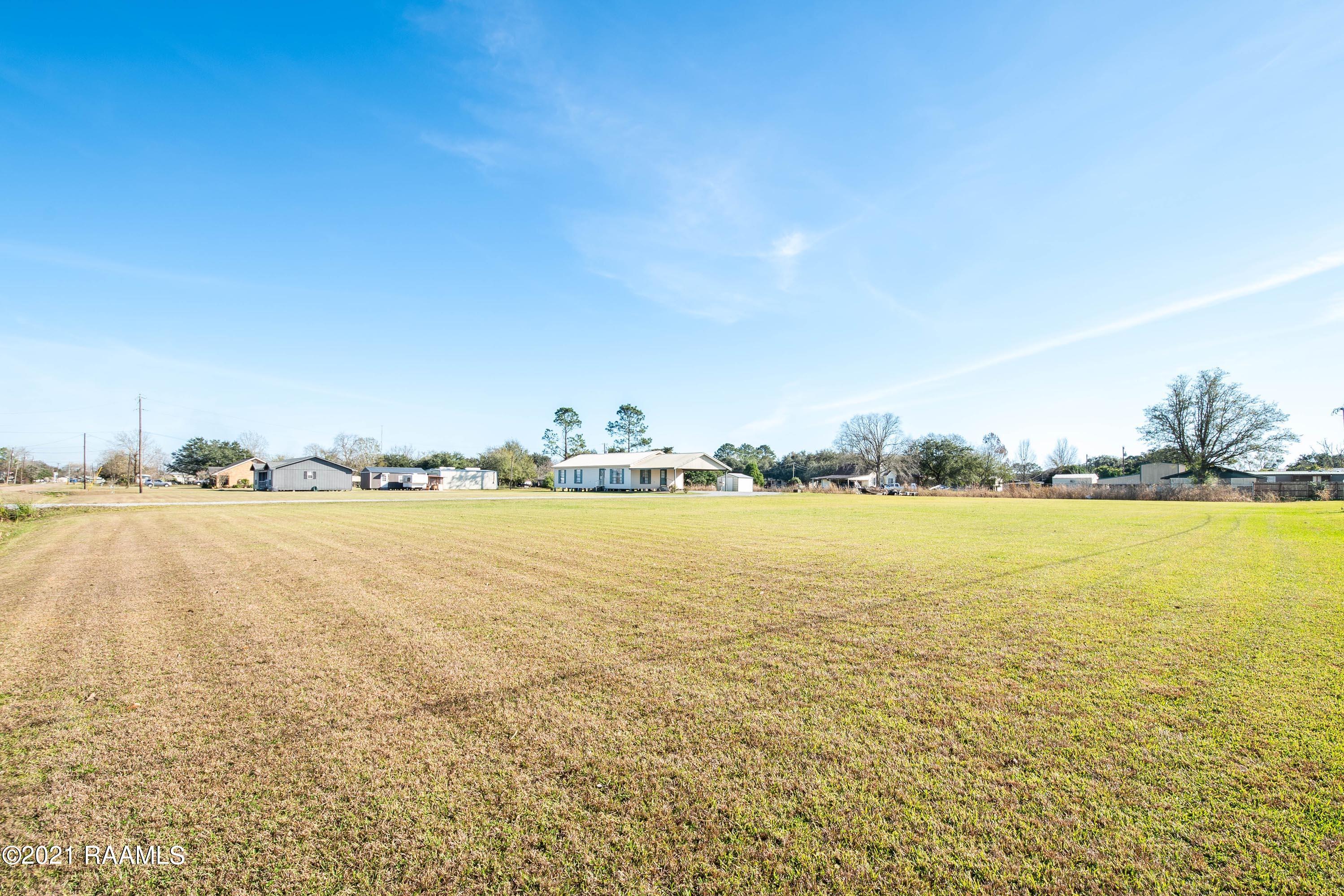5512 Smith Road New Iberia, LA 70560 - Photo 3 of 14 4_Outside Front-1 (7)