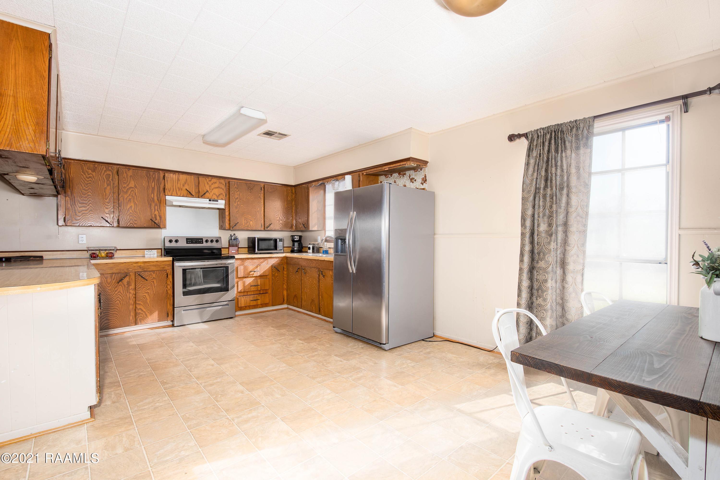 5512 Smith Road New Iberia, LA 70560 - Photo 6 of 14 7_Kitchen-1 (5)