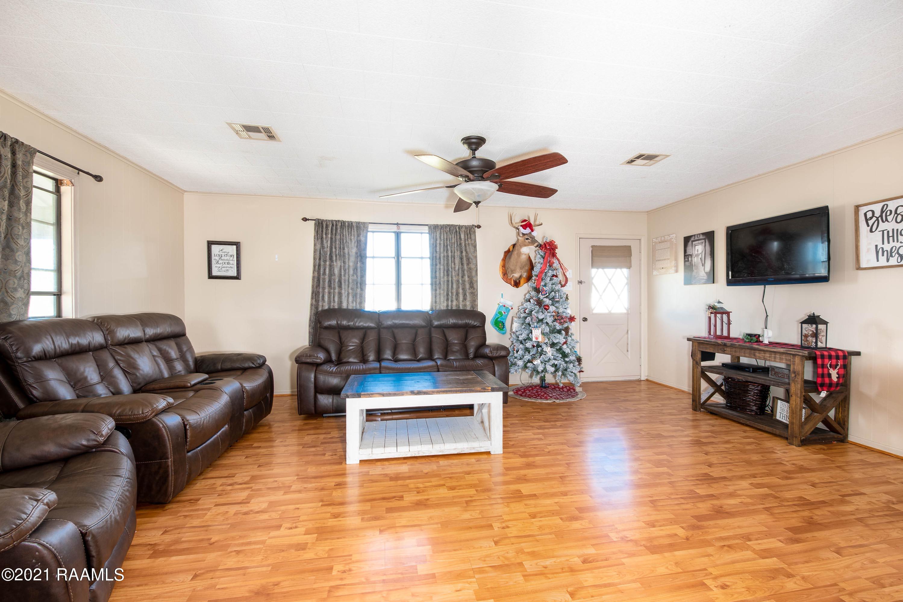 5512 Smith Road New Iberia, LA 70560 - Photo 7 of 14 5_Living Room-1 (7)