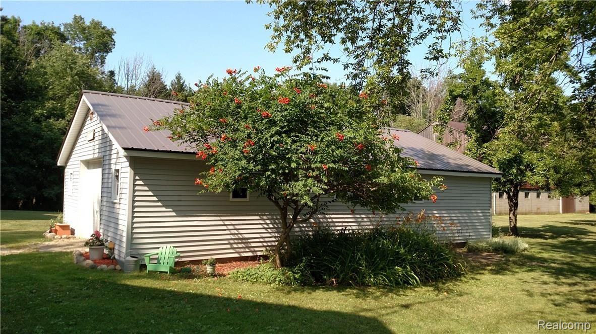 8570 Brown Road Avoca, MI 48006 - Photo 20 of 29 This is a side view of the detached garage.