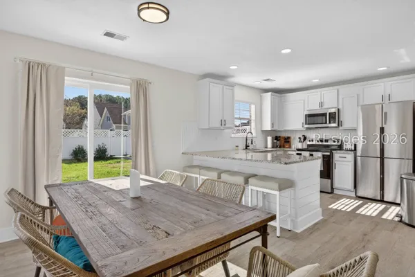 $2,800 | 225 University Parkway, Bluffton, SC 29909