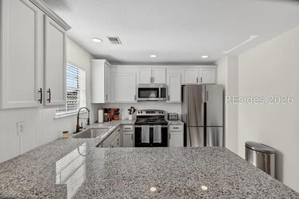 $2,800 | 225 University Parkway, Bluffton, SC 29909