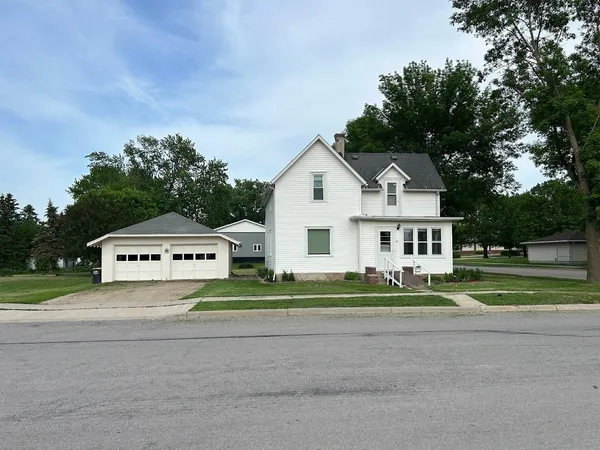 $172,000 | 10 Park Street North, Fairfax, MN 55332