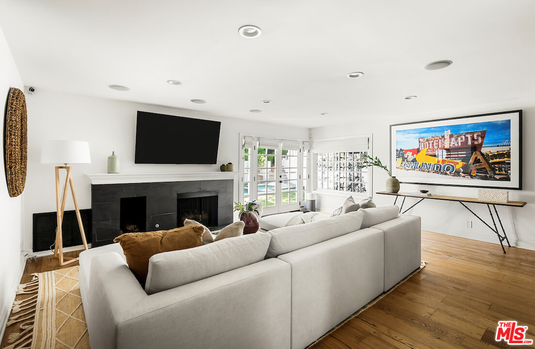 2572 Hutton Drive Beverly Hills, CA 90210 - Photo 16 of 40