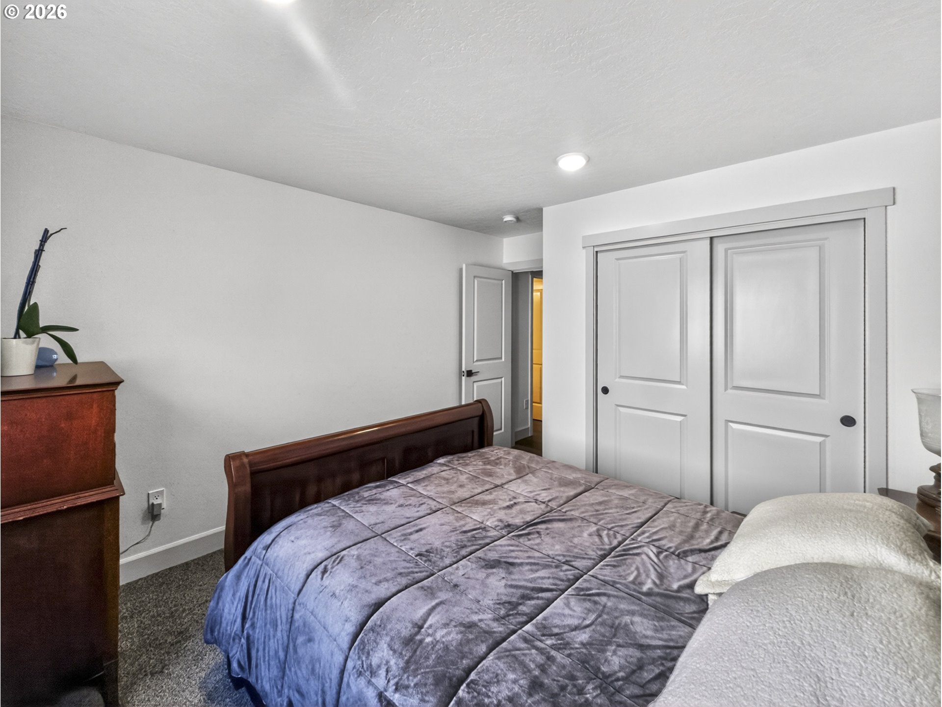 433 Taft Street Umatilla, OR 97882 - Photo 24 of 41 Owner's Suite Bedroom