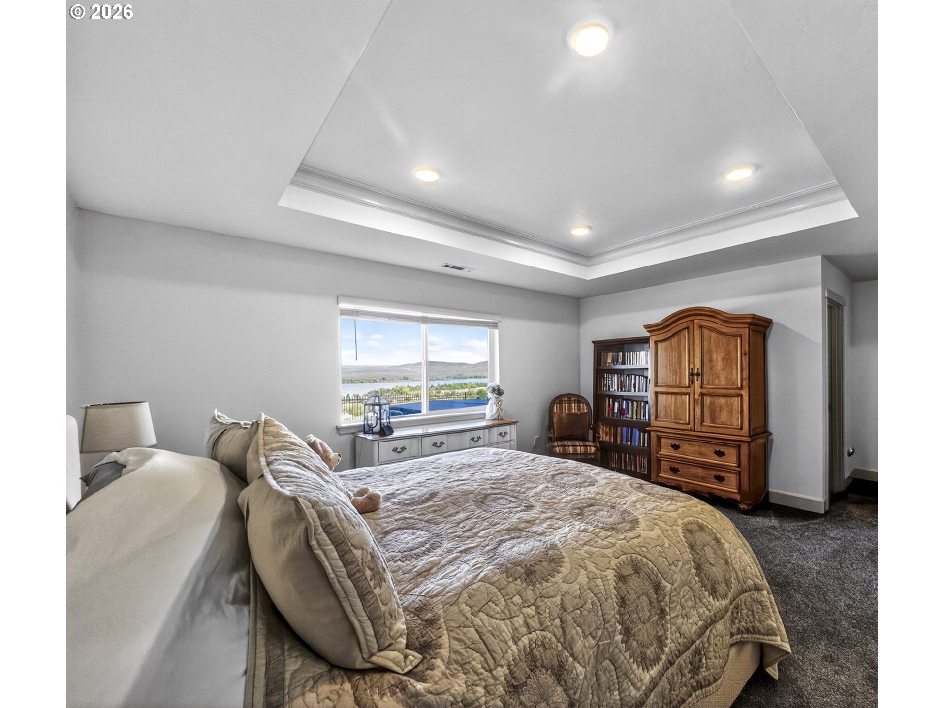 433 Taft Street Umatilla, OR 97882 - Photo 28 of 41 Owner's Suite Bedroom