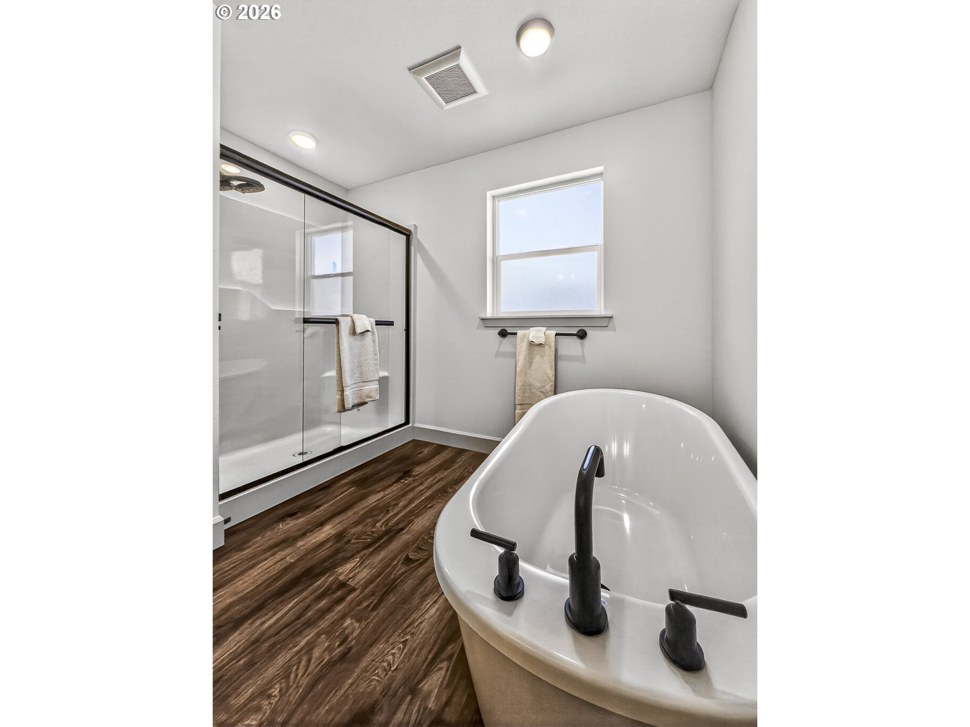 433 Taft Street Umatilla, OR 97882 - Photo 32 of 41 Owner's Suite Bathroom