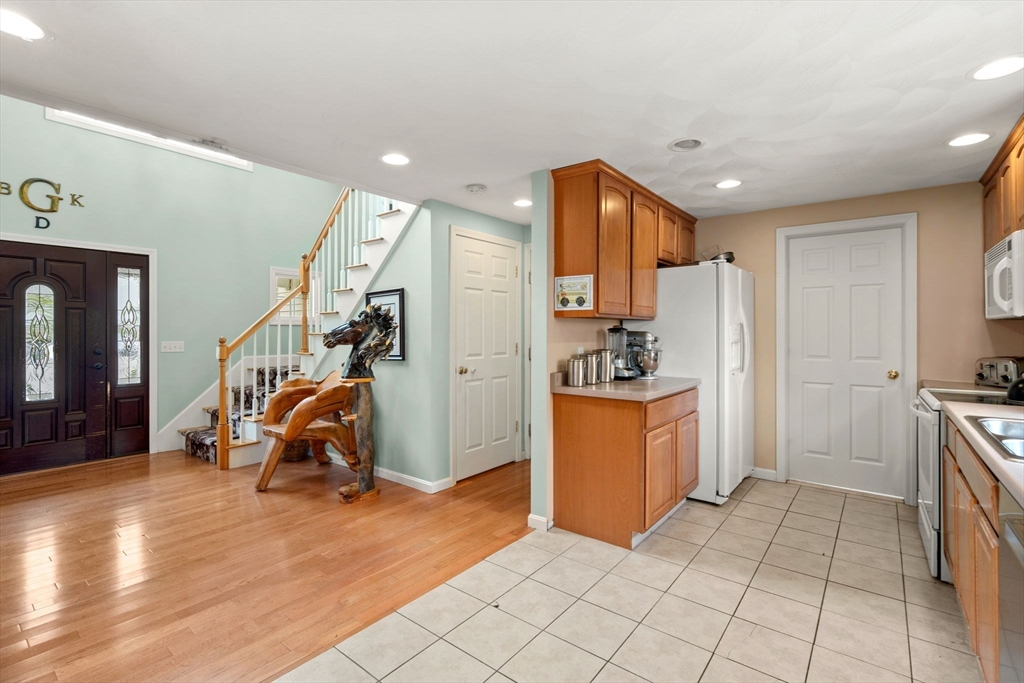 47 Mohave Road Worcester, MA 01606 - Photo 8 of 40 Gallery Image 8
