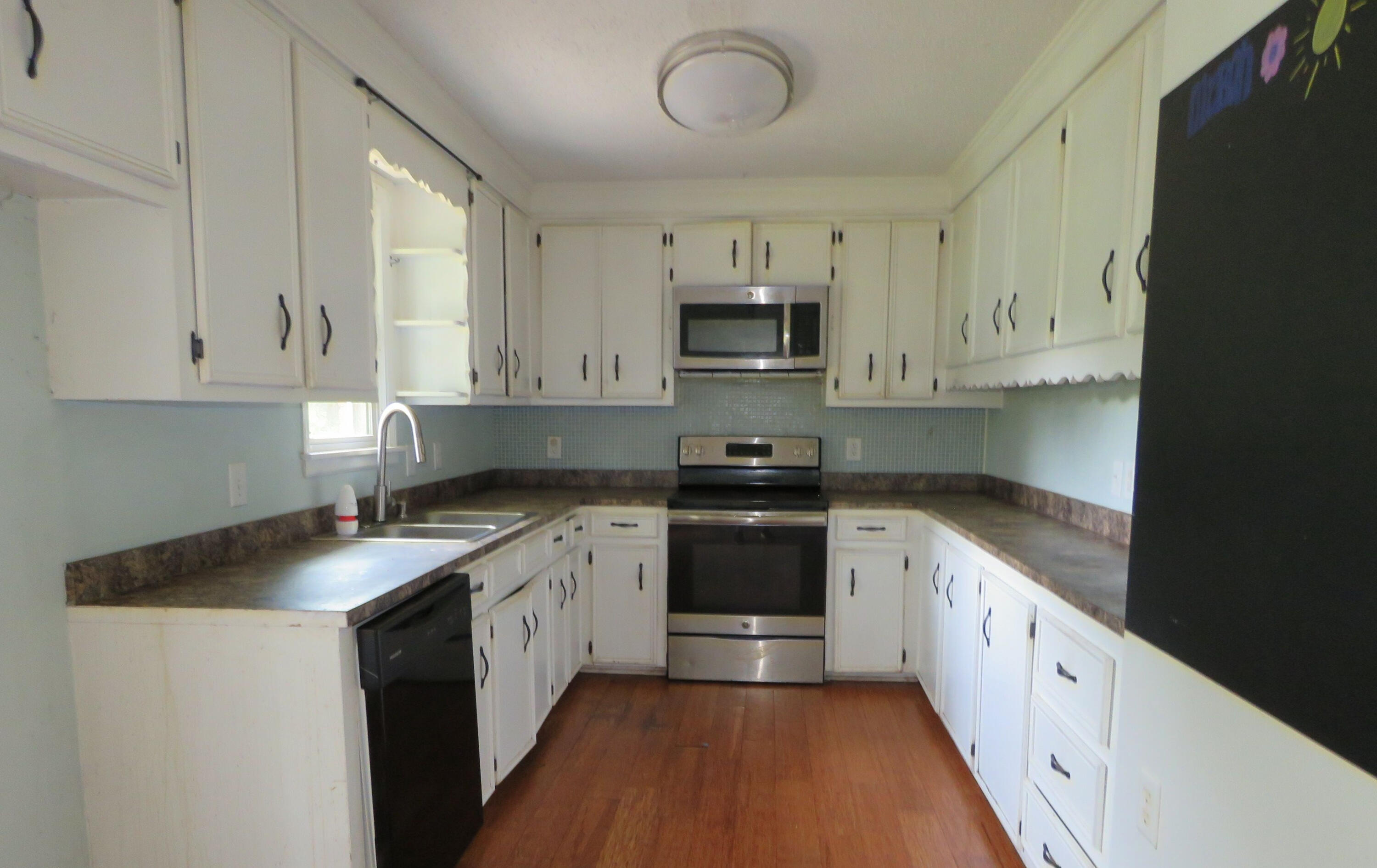 173 Bird Dog Road Swansea, SC 29160 - Photo 8 of 15 kitchen