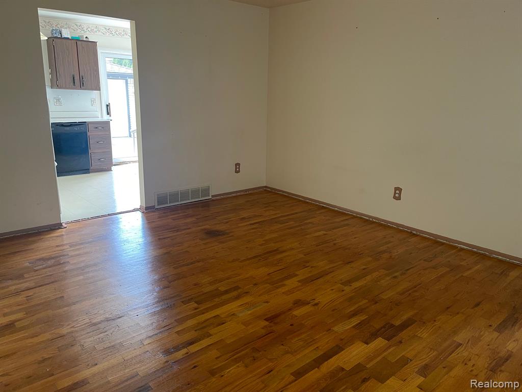 13440 Manchester Road Southgate, MI 48195 - Photo 4 of 29