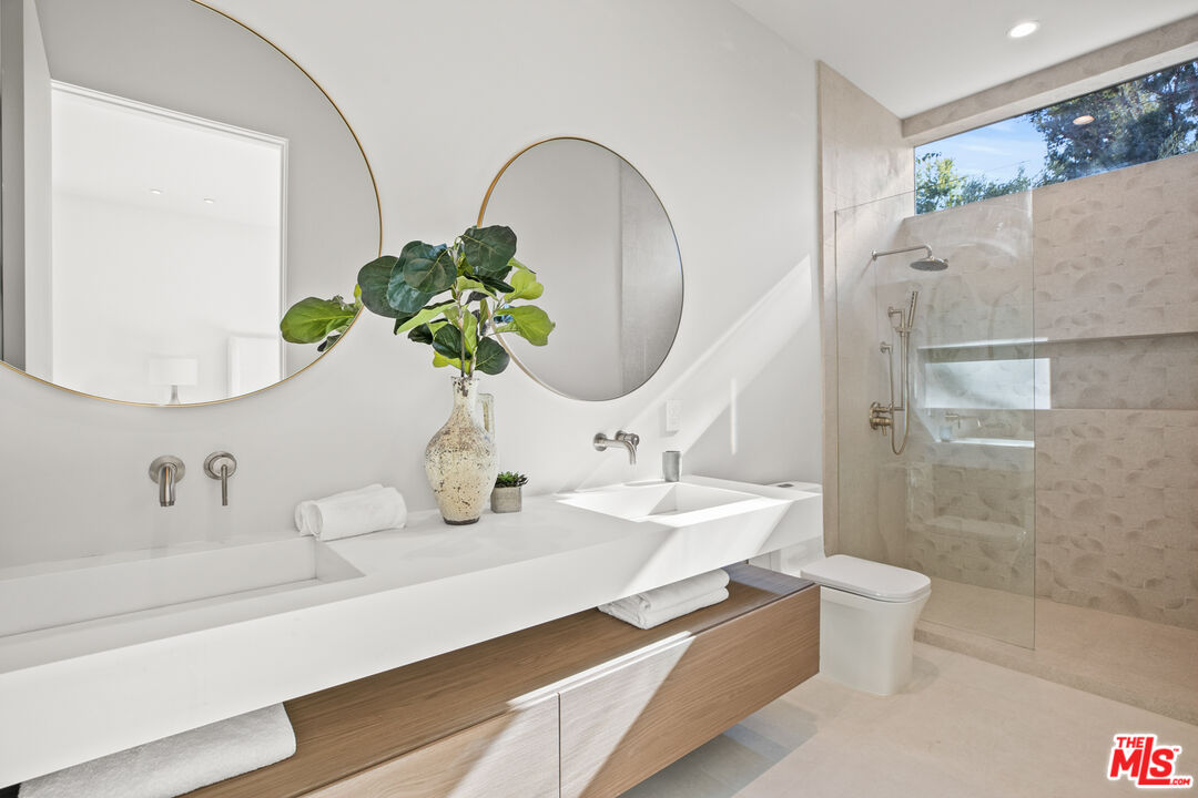 2814 Roscomare Road Los Angeles, CA 90077 - Photo 17 of 35 a bathroom with a sink a toilet and a mirror
