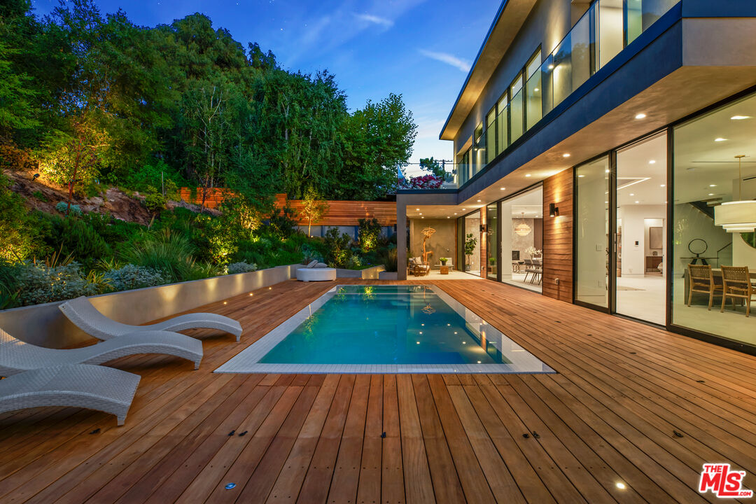 2814 Roscomare Road Los Angeles, CA 90077 - Photo 30 of 35