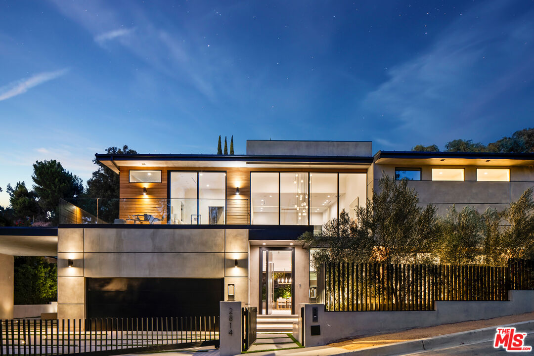 2814 Roscomare Road Los Angeles, CA 90077 - Photo 31 of 35 a view of a building from a balcony