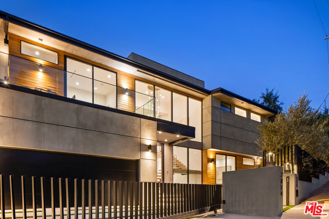 2814 Roscomare Road Los Angeles, CA 90077 - Photo 33 of 35 a view of building