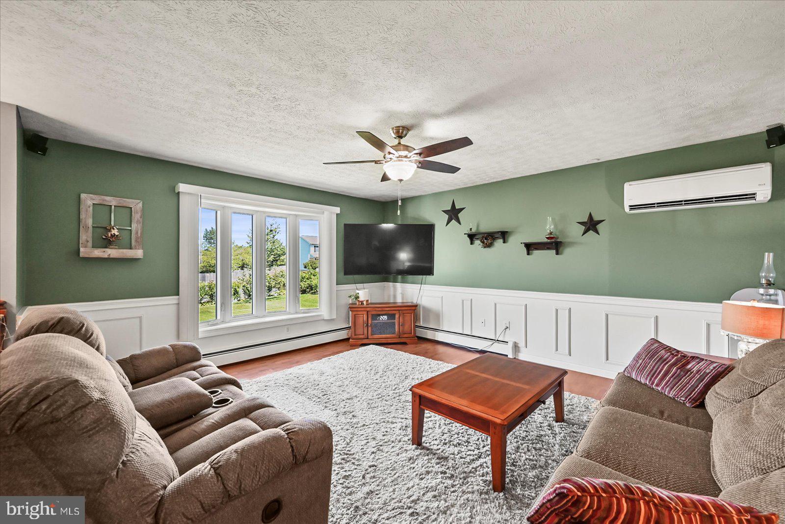 253 Kindig Road Littlestown, PA 17340 - Photo 5 of 41 Cozy living space with green accents.