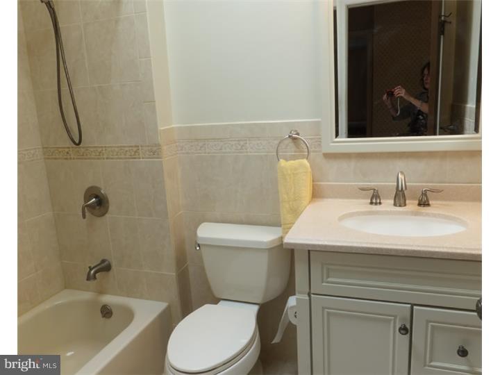 165 Spring Flower Court Huntingdon Valley, PA 19006 - Photo 16 of 24 Bathroom