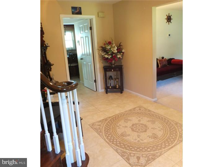 165 Spring Flower Court Huntingdon Valley, PA 19006 - Photo 3 of 24 Foyer