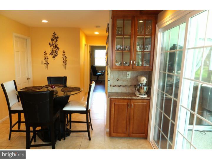 165 Spring Flower Court Huntingdon Valley, PA 19006 - Photo 9 of 24 Kitchen