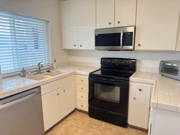 $2,500 | 48728 Desert Flower Drive, Palm Desert, CA 92260