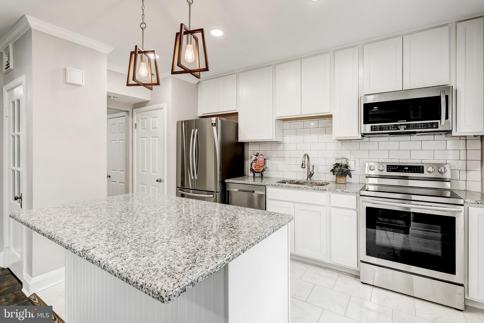 225 Murdock Road Baltimore, MD 21212 - Photo 5 of 42 Large Island for Entertaining!