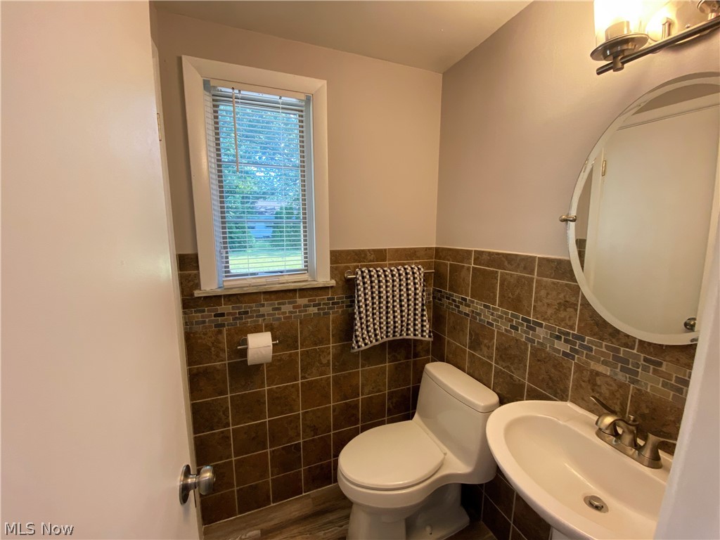 1121 Rutherford Road Cleveland, OH 44112 - Photo 12 of 24 half bath 1
