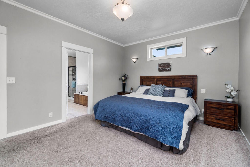 2348 Southwest 43rd Street Redmond, OR 97756 - Photo 14 of 42 Primary bedroom