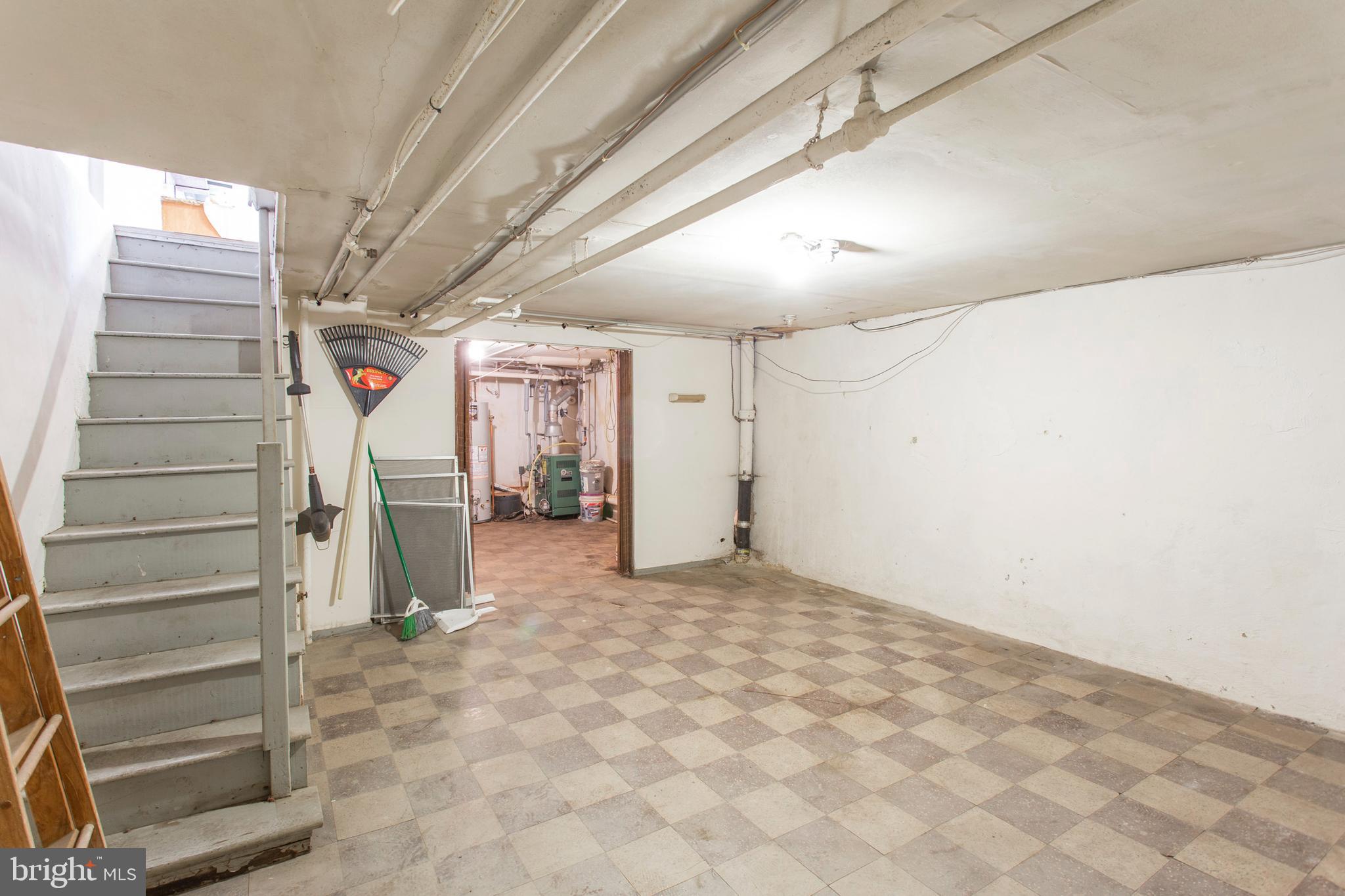 913 Kenmore Road Philadelphia, PA 19151 - Photo 22 of 27 Dry basement