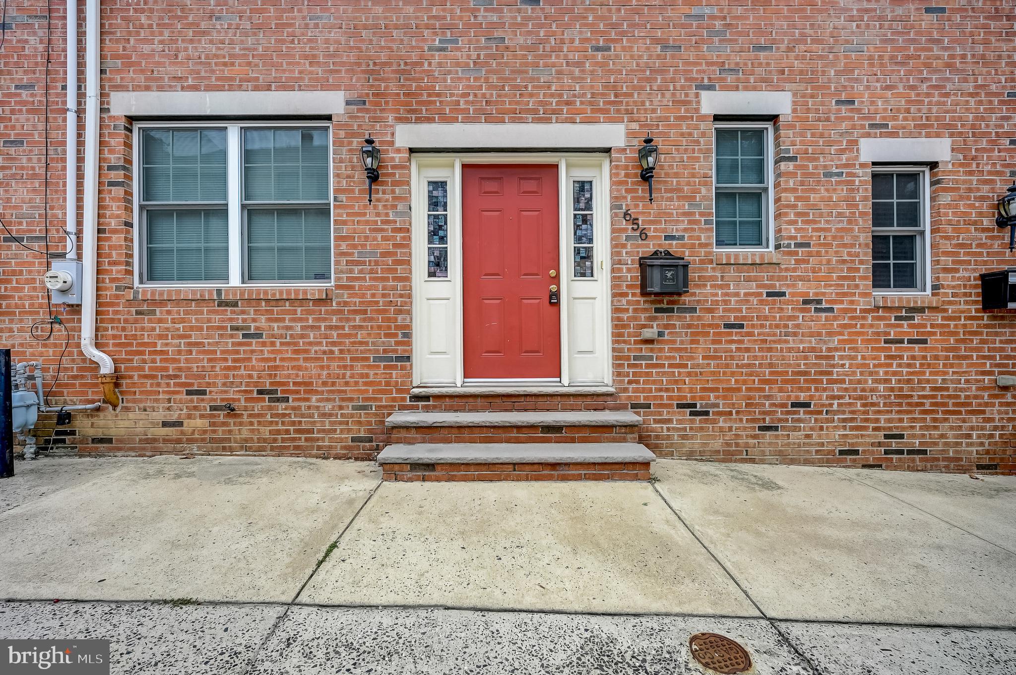 656 North 8th Street Philadelphia, PA 19123 - Photo 4 of 42