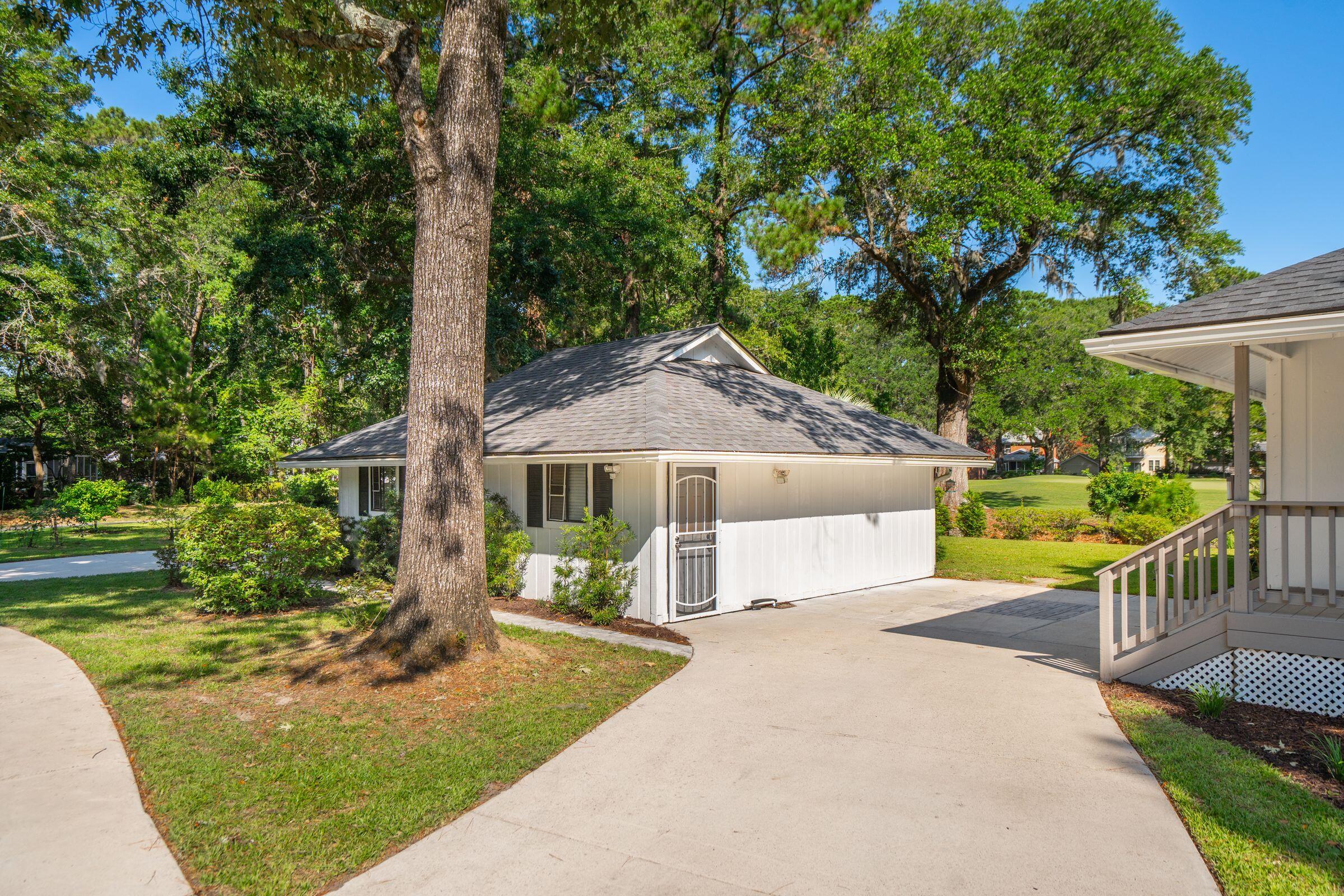 1018 Casseque Province Mount Pleasant, SC 29464 - Photo 4 of 38 1018CassequeProvince-KeenEyeMarketing-00