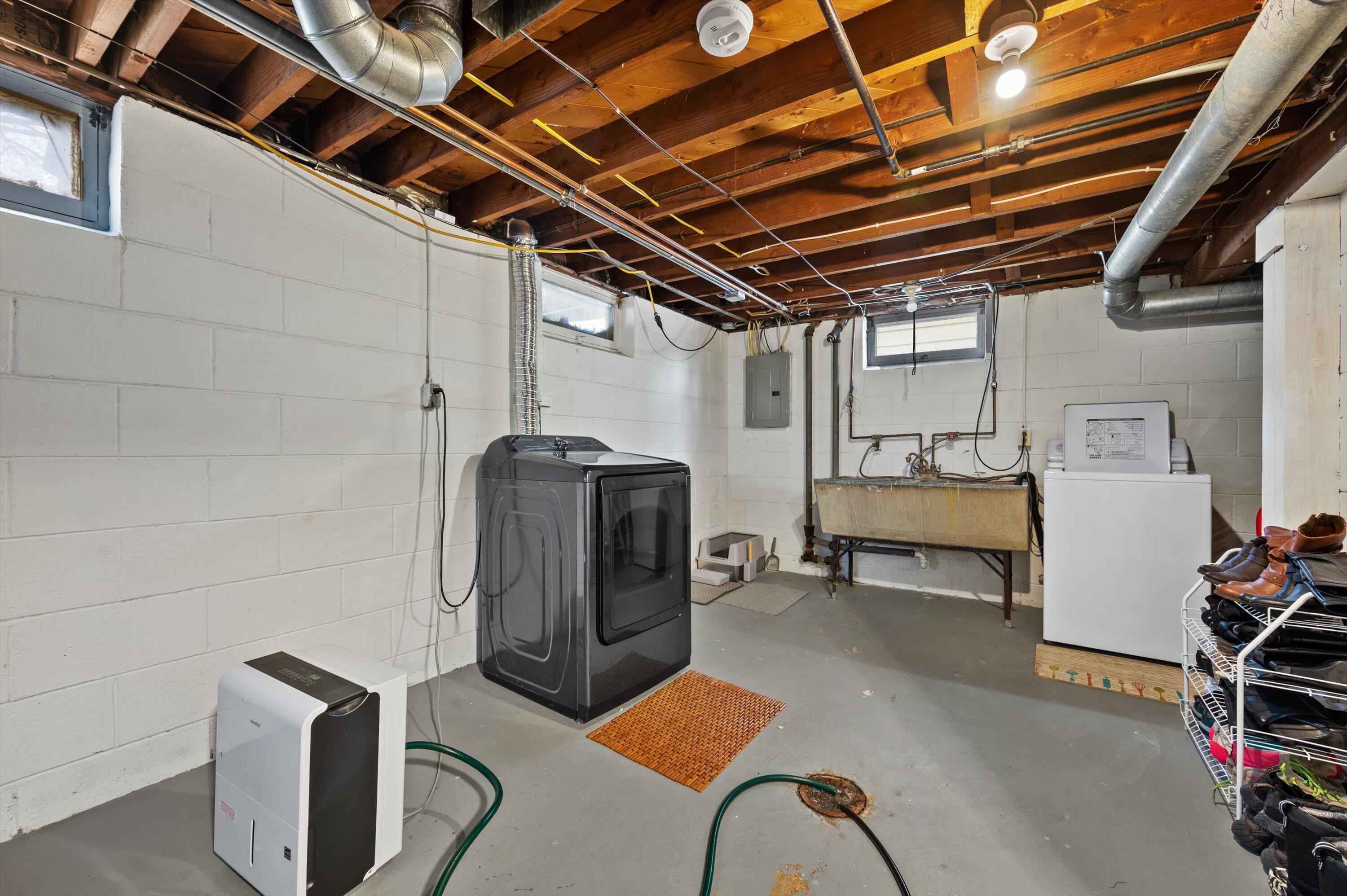2744 South 71st Street Milwaukee, WI 53219 - Photo 19 of 23 Laundry
