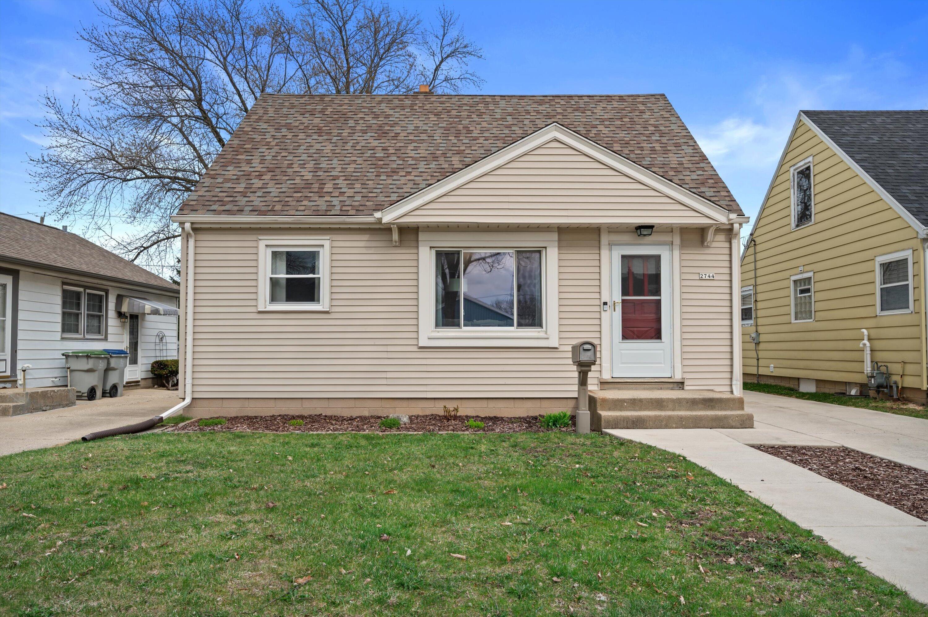 2744 South 71st Street Milwaukee, WI 53219 - Photo 2 of 23 Welcome Home