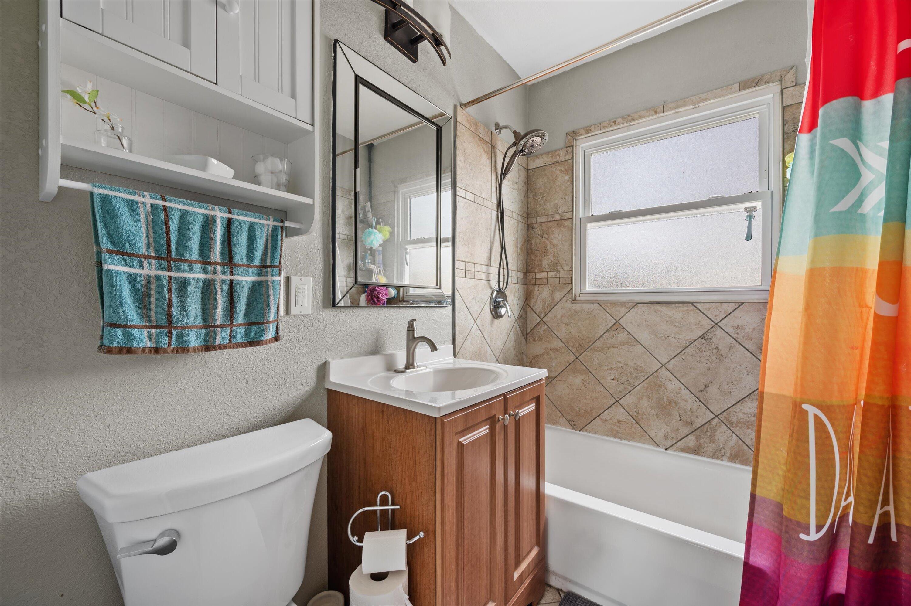 2744 South 71st Street Milwaukee, WI 53219 - Photo 10 of 23 Bath
