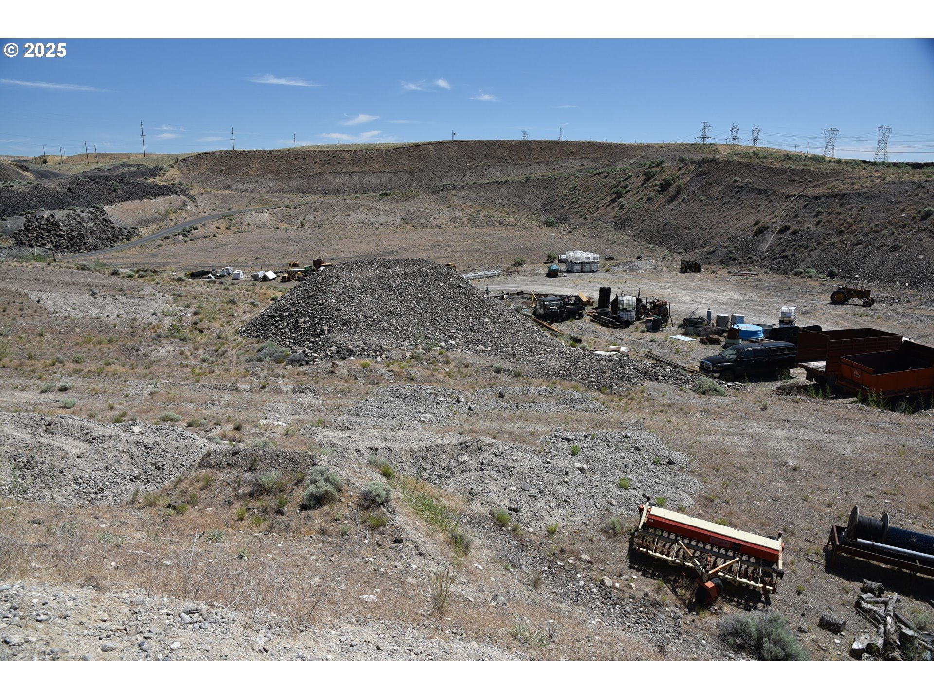 74207 Rhea Road Arlington, OR 97812 - Photo 10 of 18 a view of an outdoor space and deck