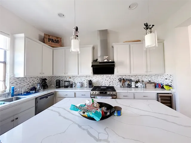 $3,790 | 939 Queen Annes Road, Houston, TX 77024