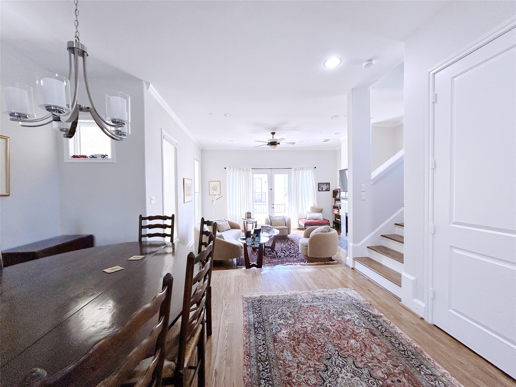 939 Queen Annes Road Houston, TX 77024 - Photo 7 of 40