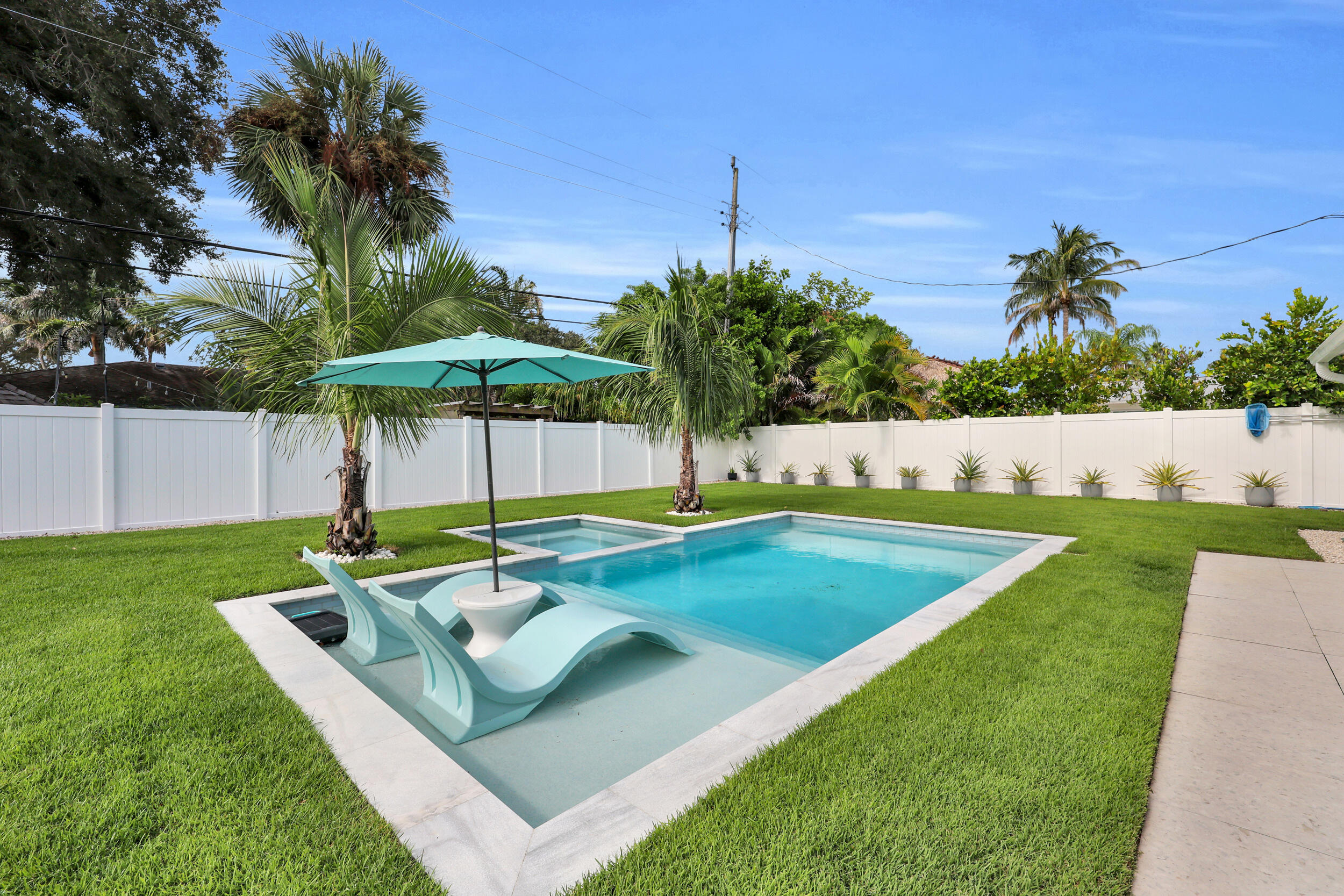 8 Windsor Road West Jupiter, FL 33469 - Photo 38 of 46 38_8p3a9870