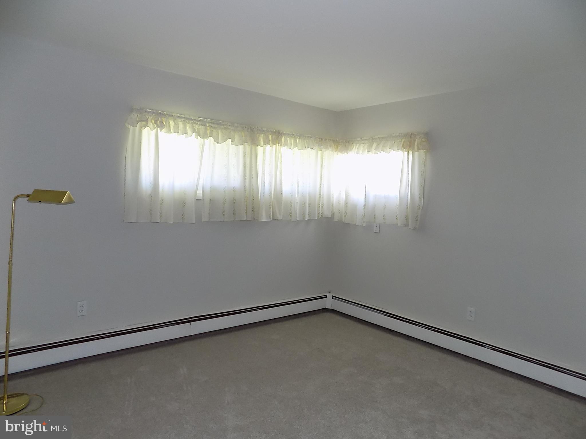 65 Ridge Lane Levittown, PA 19055 - Photo 10 of 24 Gallery Image 10