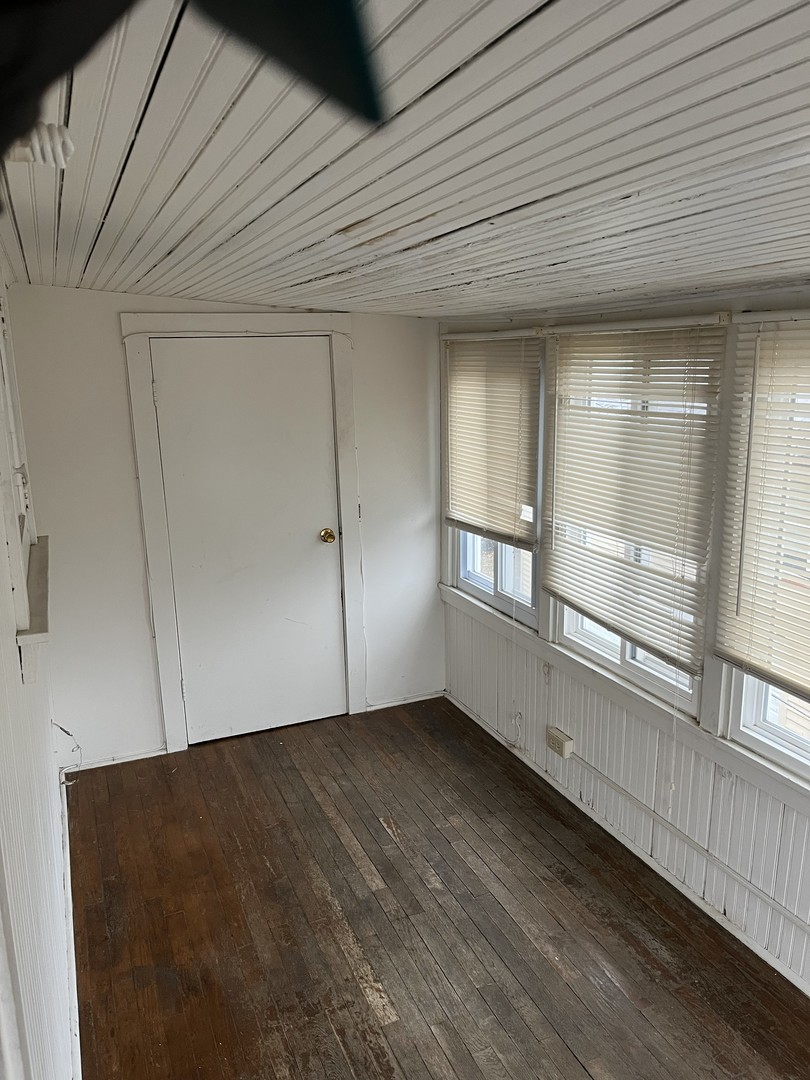 518 Hamilton Street Evanston, IL 60202 - Photo 12 of 15 a view of an empty room with a window
